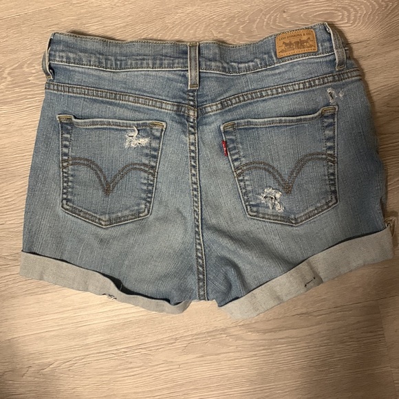 Levi’s high waisted denim shorts - Picture 2 of 5